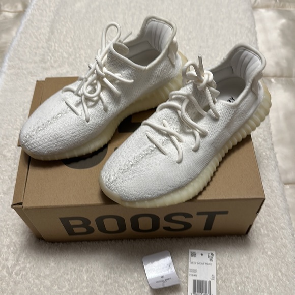 YEEZY BOOST 350 V2 | Size 5 - Picture 6 of 13